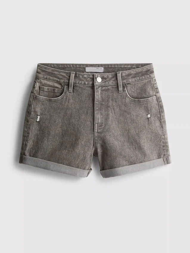Jeansshorts med medelhög midja och uppvikt kant