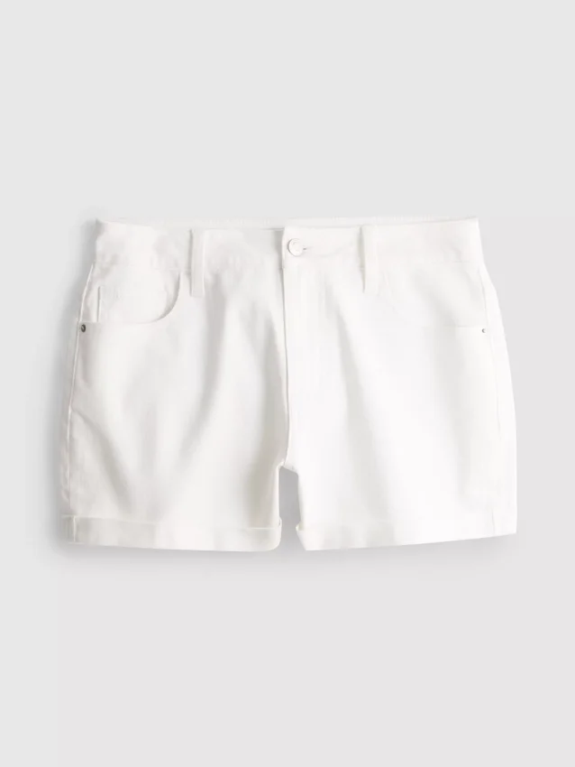 Jeansshorts med medelhög midja och uppvikt kant