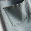 Jeansshorts med medelhög midja och uppvikt kant