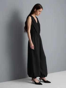 Jumpsuit med V-ringning och ballongben