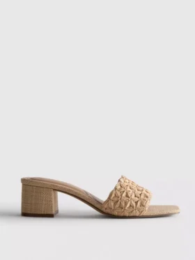Klackskor med blockklack i raffia