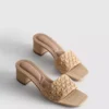 Klackskor med blockklack i raffia
