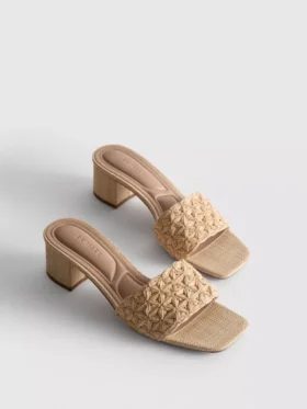 Klackskor med blockklack i raffia