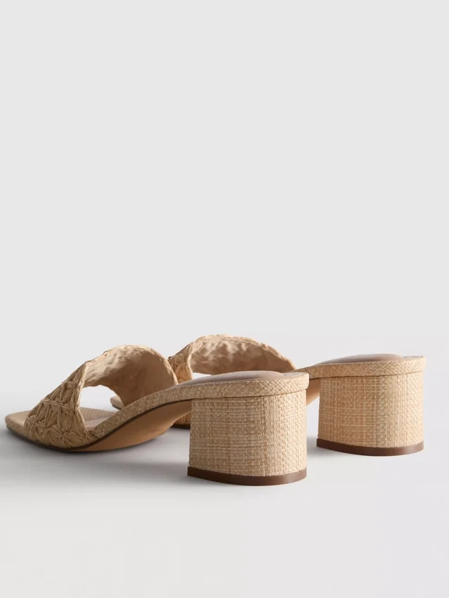 Klackskor med blockklack i raffia