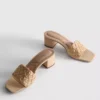 Klackskor med blockklack i raffia