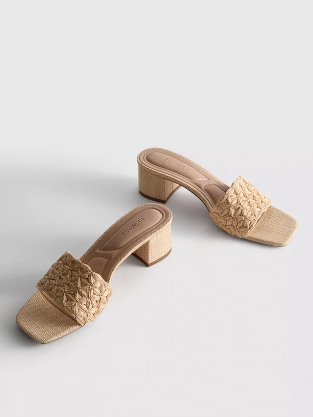 Klackskor med blockklack i raffia