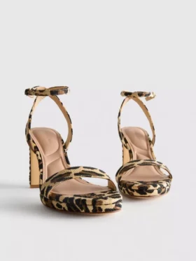 Klackskor med leopardmönster