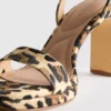 Klackskor med leopardmönster