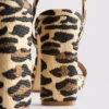 Klackskor med leopardmönster