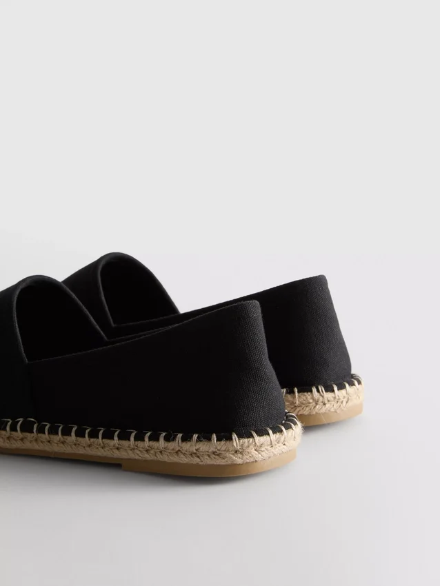 Klassiska espadriller i canvas