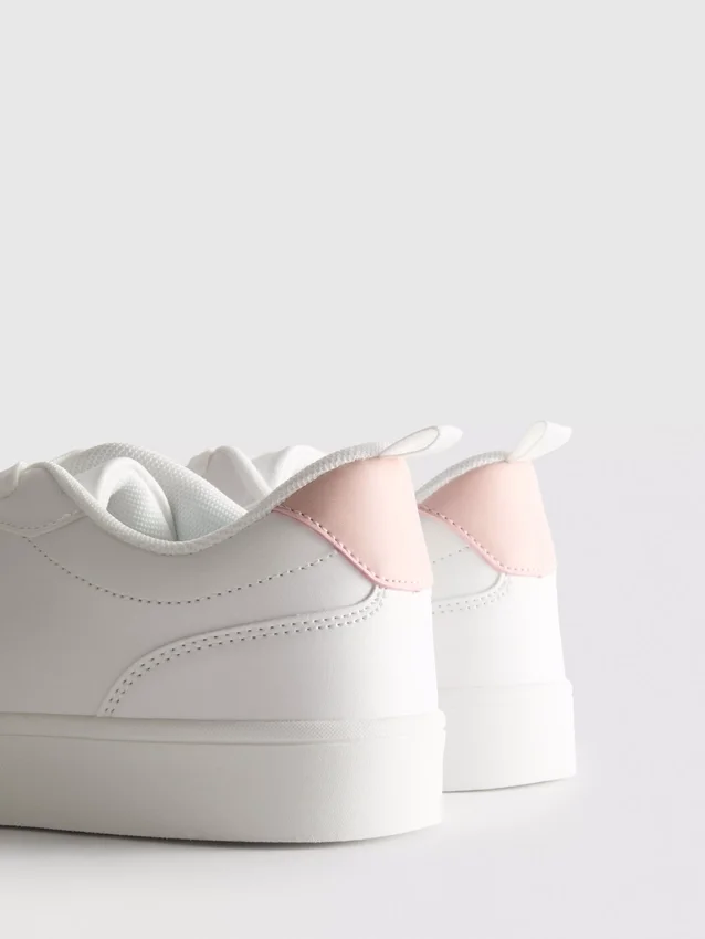 Klassiska låga sneakers