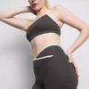 Kontrastfärgade korsade träningsshorts