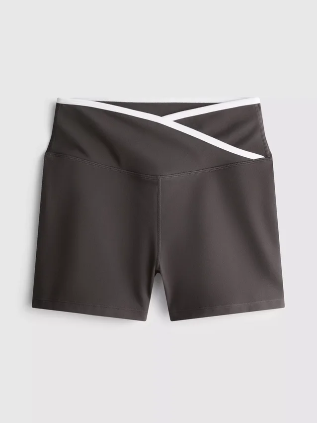 Kontrastfärgade korsade träningsshorts