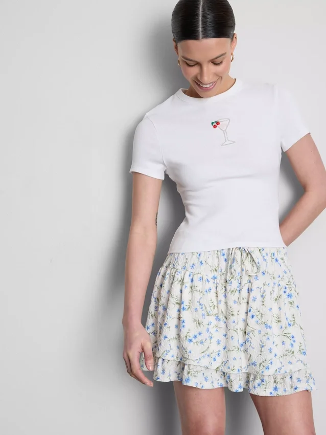Kort baby-T-shirt med pärlbroderi i bomullsrik kvalitet
