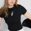Kort baby-T-shirt med pärlbroderi i bomullsrik kvalitet
