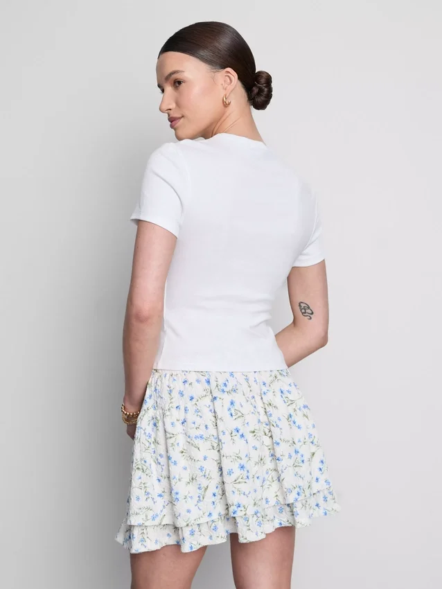 Kort baby-T-shirt med pärlbroderi i bomullsrik kvalitet