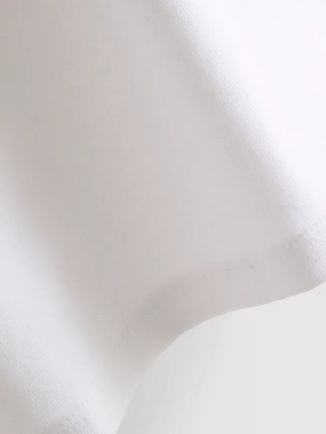 Kort baby-T-shirt med pärlbroderi i bomullsrik kvalitet