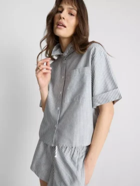 Kort, boxig oxfordshorts med korta ärmar
