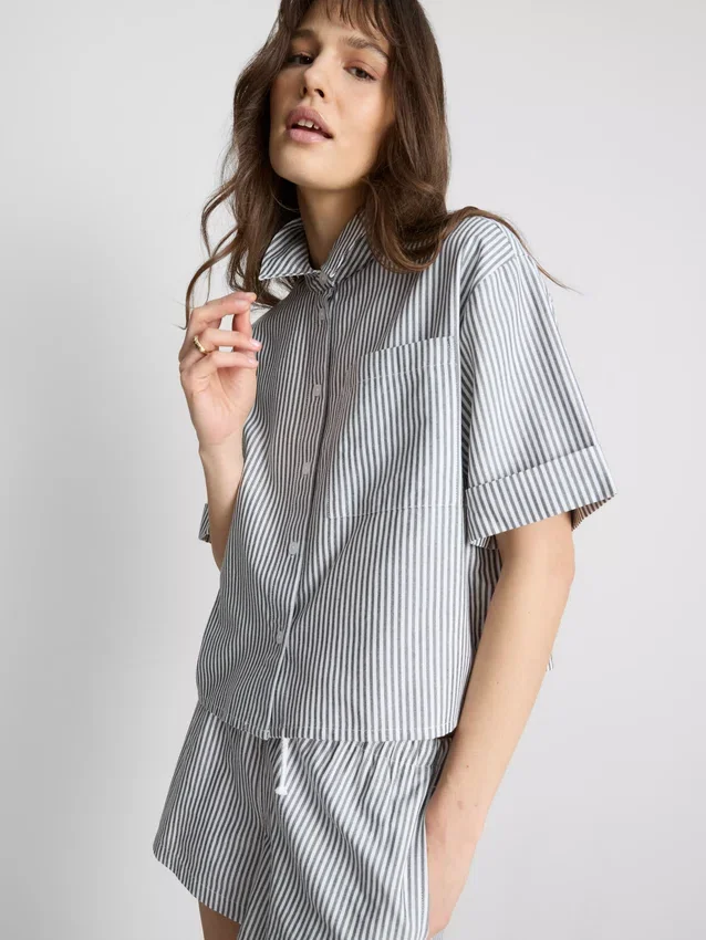 Kort, boxig oxfordshorts med korta ärmar