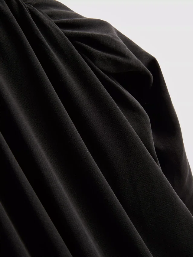 Kort draperad topp med hög modalhalt