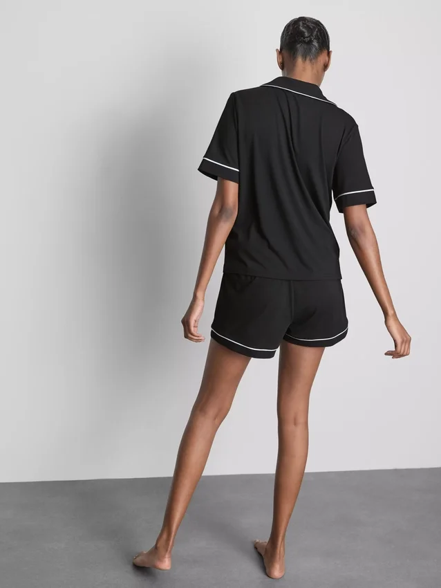 Kort pyjamasar i boyfriend-stil