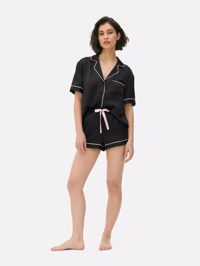 Kort pyjamasar i satin i boyfriend-stil
