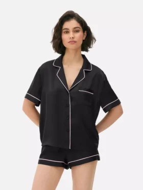 Kort pyjamasar i satin i boyfriend-stil