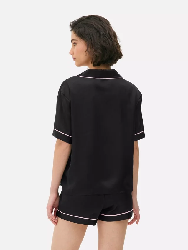 Kort pyjamasar i satin i boyfriend-stil