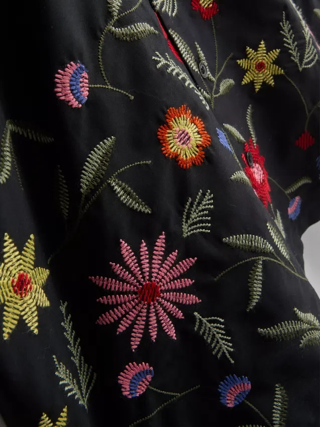 Kortärmad broderad skjorta
