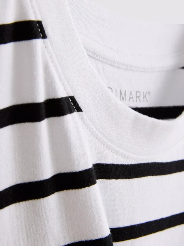 Kortärmad randig T-shirt med rund hals