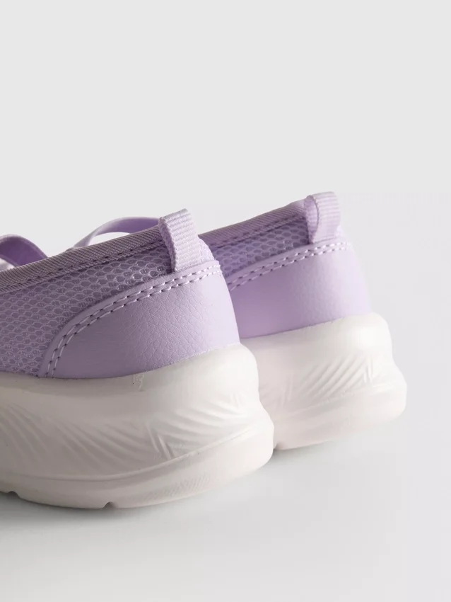 Kraftiga ballerinaskor i sneakersstil