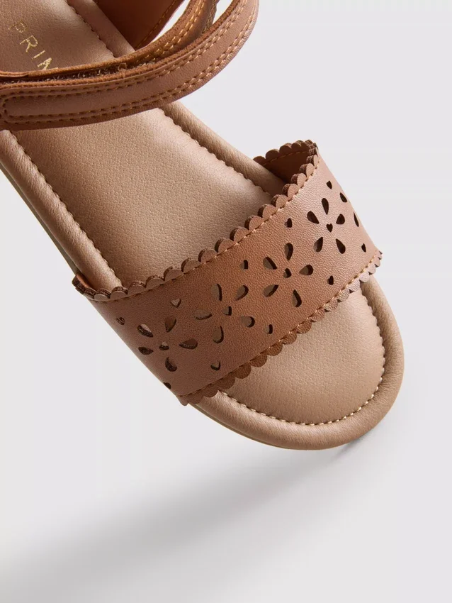 Laserskurna sandaler