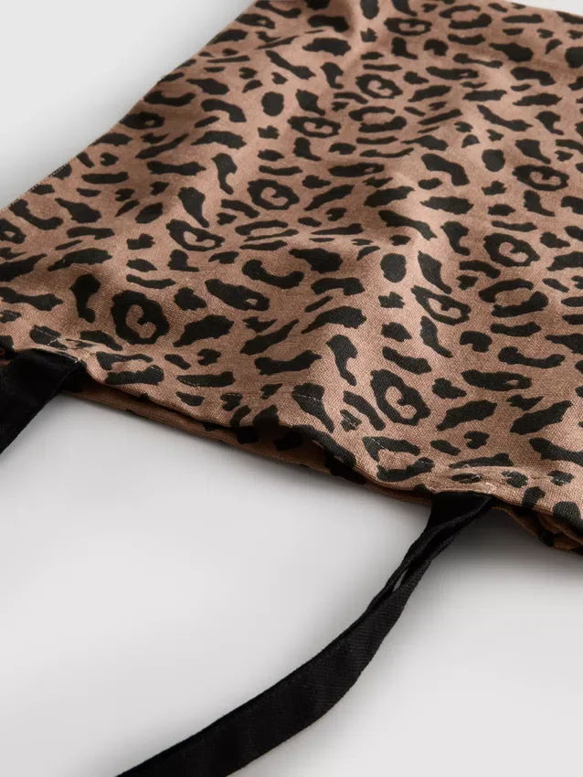 Leopardmönstrad tygväska