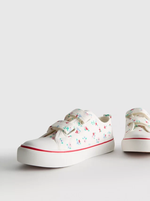 Låga sneakers i canvas med blommönster