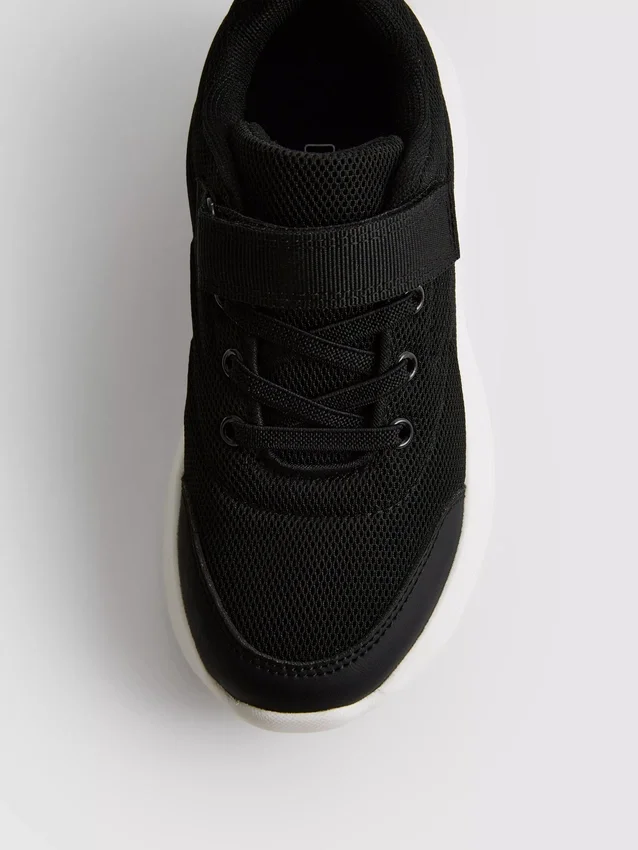 Låga sneakers i mesh