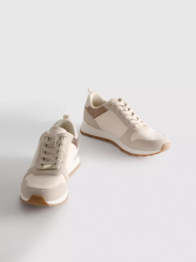 Låga sneakers med Diamanta-detaljer