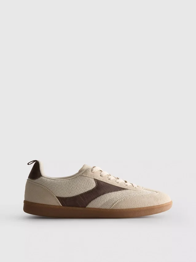 Låga sneakers med gummisula