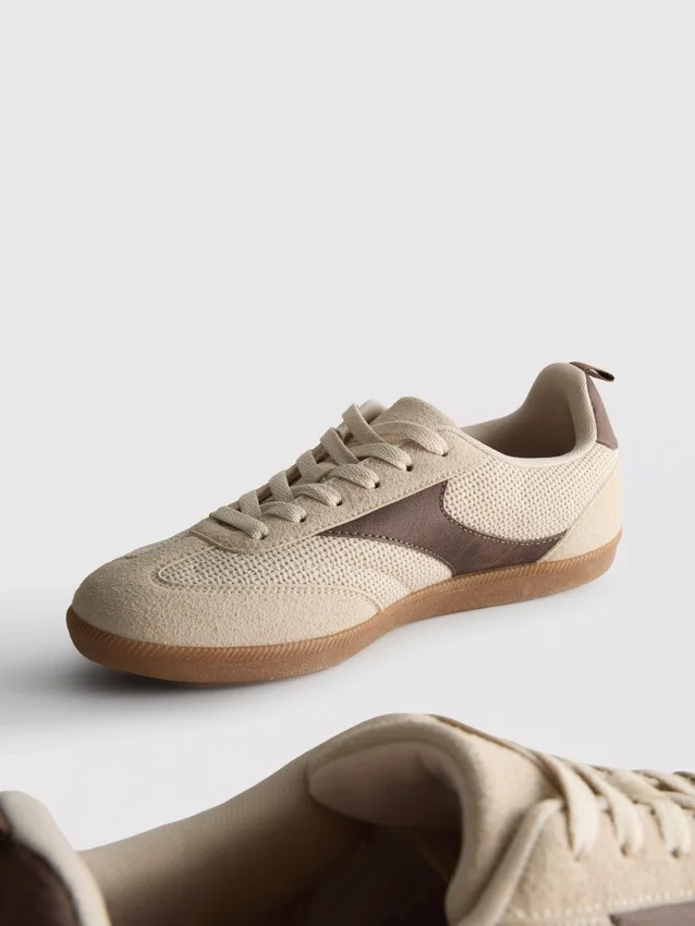 Låga sneakers med gummisula