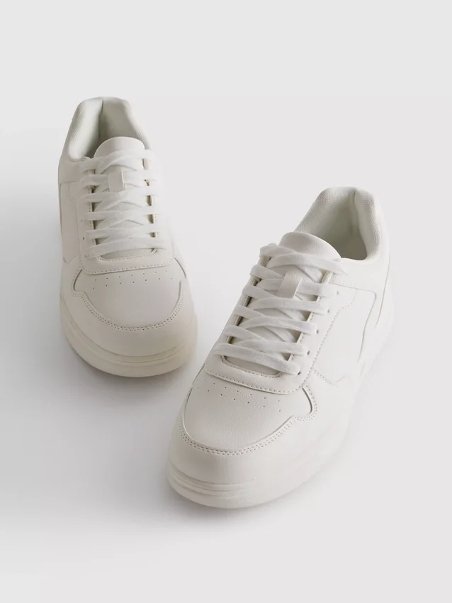 Låga sneakers med paneler