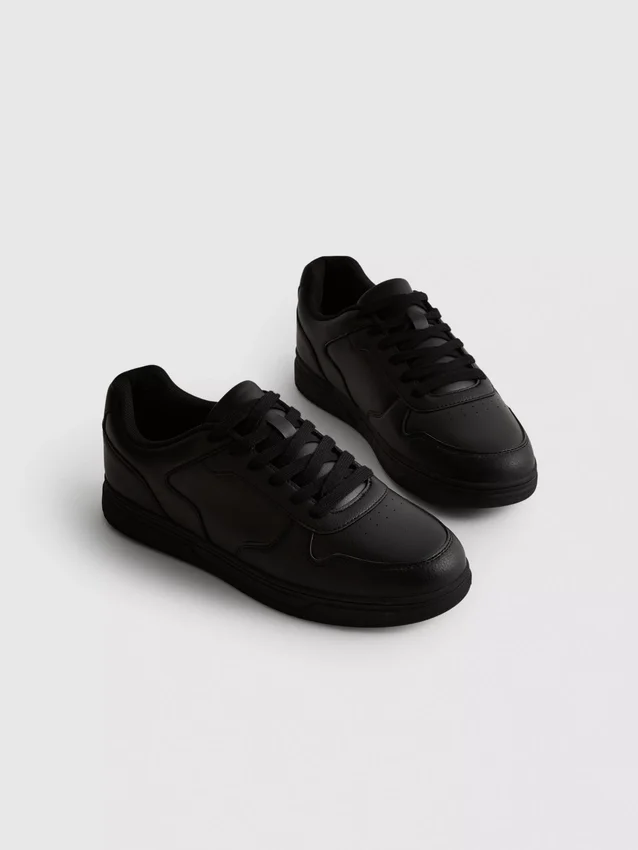 Låga sneakers med paneler