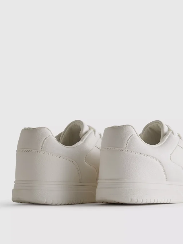 Låga sneakers med paneler