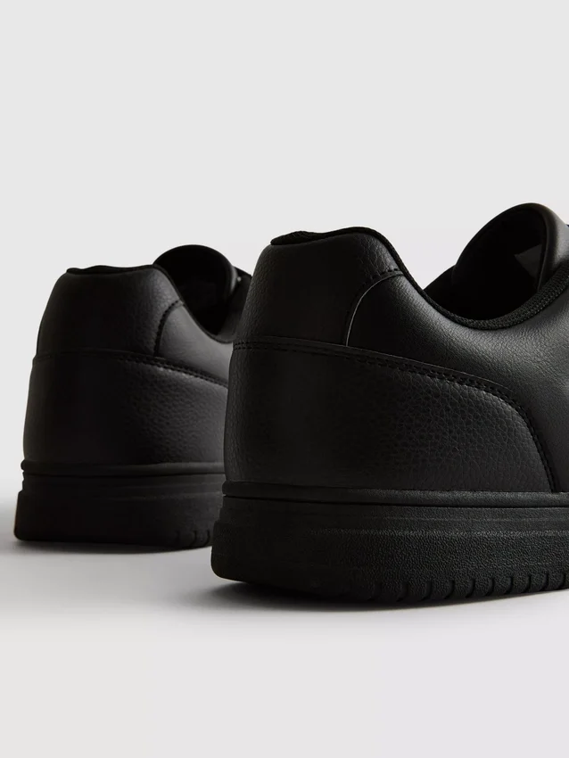 Låga sneakers med paneler