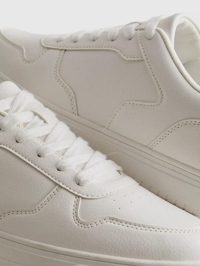 Låga sneakers med paneler