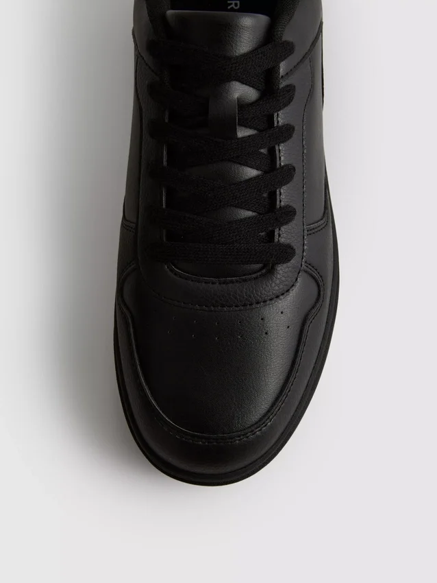 Låga sneakers med paneler