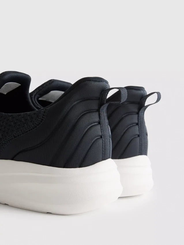 Låga sneakers utan snörning