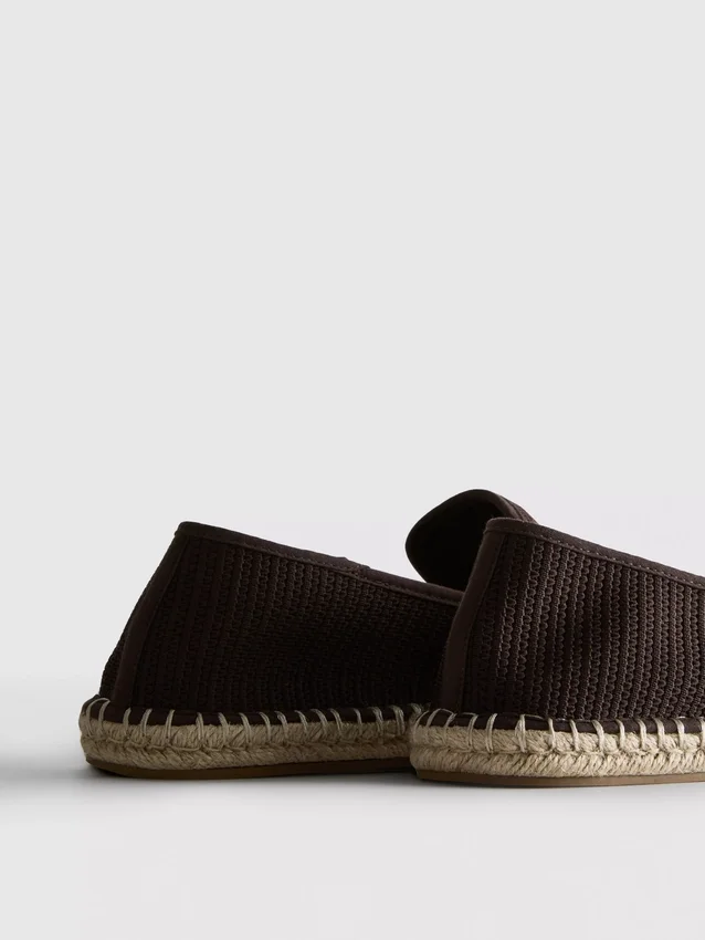 Låga stickade espadriller