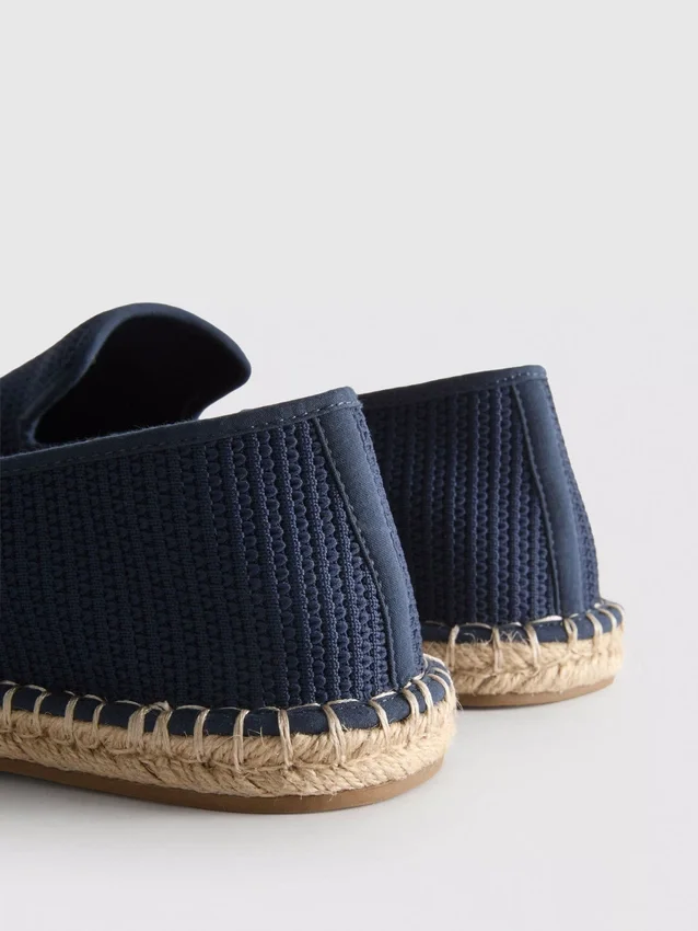 Låga stickade espadriller