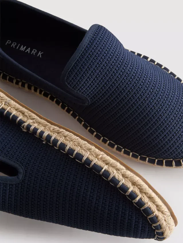 Låga stickade espadriller
