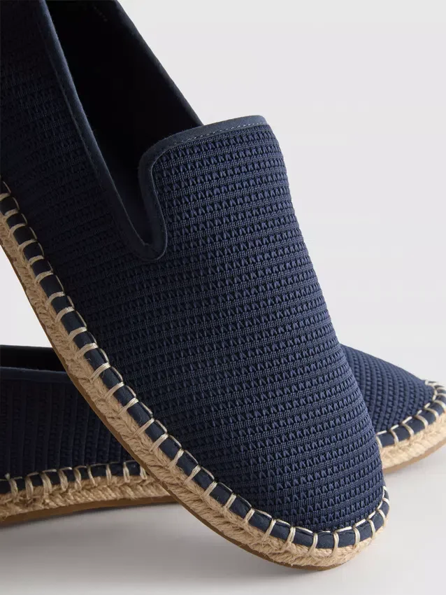 Låga stickade espadriller