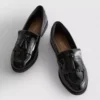 Loafers i bred passform med lackad yta